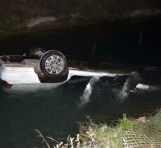 Antalya’da sulama kanalına düşen otomobilin sürücüsü yaralandı