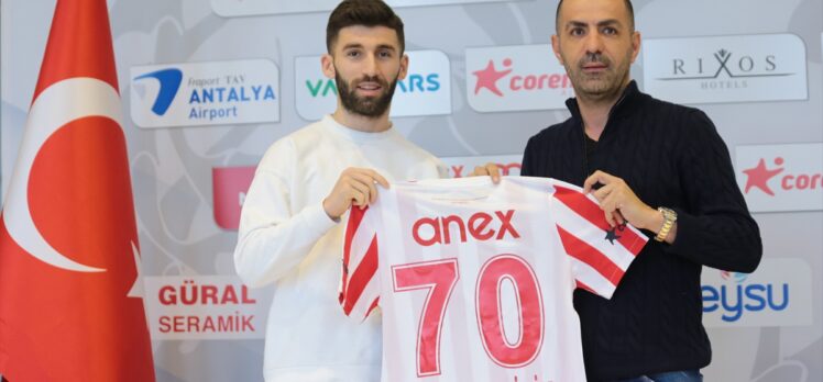 Antalyaspor, Doğukan Sinik ile sözleşme imzaladı