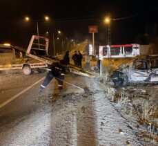 Ardahan'da otomobil ile kamyonetin karıştığı kazada 1 kişi yaralandı