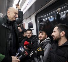 Bakan Karaismailoğlu, İstanbul Havalimanı metrosunda yolculuk etti