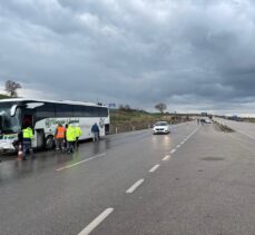 Balıkesir'de hurdaya dönen otomobilin sürücüsü kazadan hafif yaralı kurtuldu