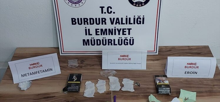 Burdur'da uyuşturucu operasyonlarında yakalanan 2 zanlı tutuklandı