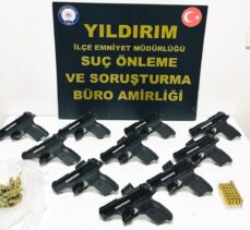 Bursa'da bir iş yerinde ve araçta 10 tabanca bulundu