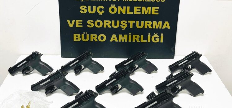 Bursa'da bir iş yerinde ve araçta 10 tabanca bulundu