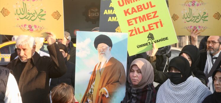 Charlie Hebdo'nun Hamaney karikatürleri İstanbul'da protesto edildi