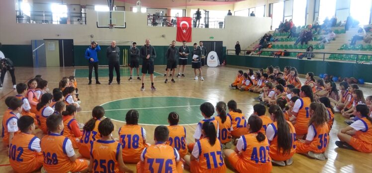 Enerjisa Üretim ve Güler Legacy iş birliğinde 200 öğrenciye basketbol eğitimi verildi