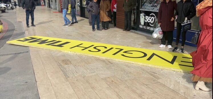 Isparta'da fırtınada başına tabela düşen bir kişi yaralandı