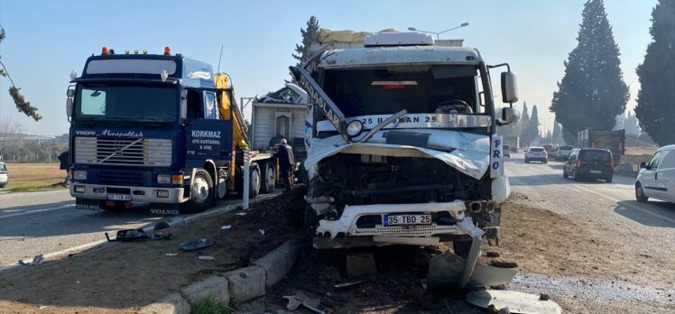 İzmir'de iki tırın çarpışması sonucu 2 kişi yaralandı