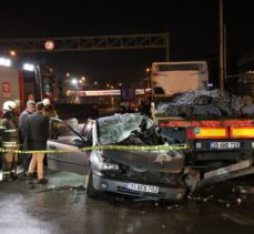 İzmir'de tıra çarpan otomobilin sürücüsü öldü