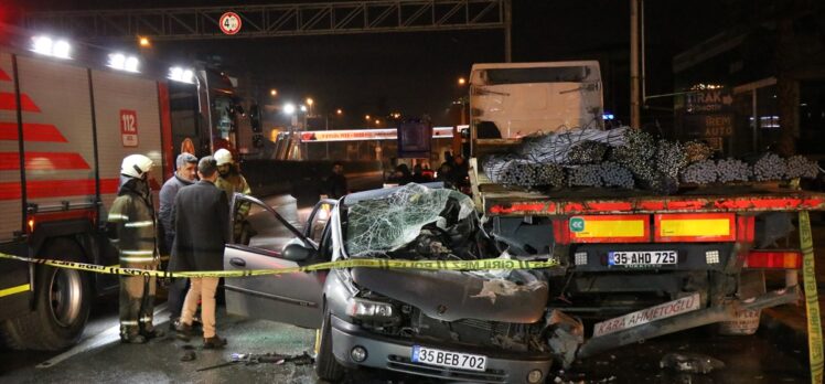 İzmir'de tıra çarpan otomobilin sürücüsü öldü