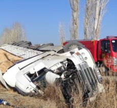 Konya'da devrilen kamyonun sürücüsü öldü