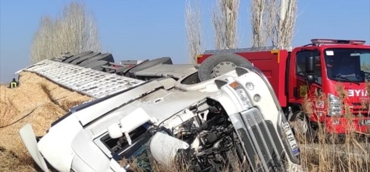 Konya'da devrilen kamyonun sürücüsü öldü