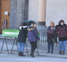 Manisa'da birlikte yaşadığı kişi tarafından öldürülen kadının cenazesi, Afyonkarahisar'da defnedildi