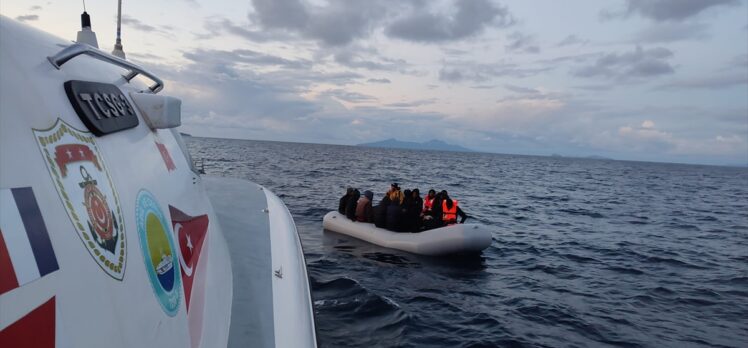 Muğla açıklarında 47 düzensiz göçmen kurtarıldı