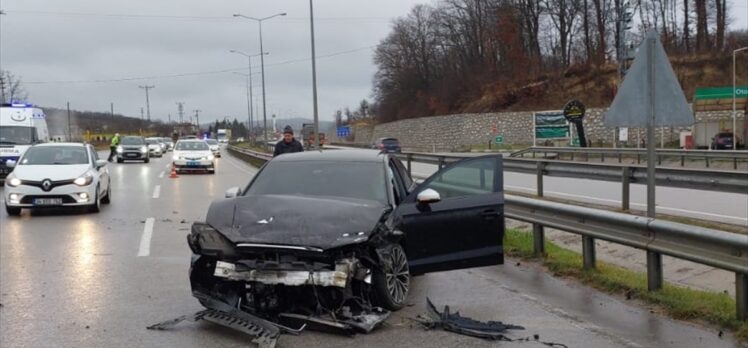 Samsun'da iki otomobilin çarpıştığı kazada sürücüler yaralandı