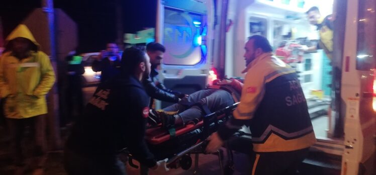 Samsun'da otomobil ile hafif ticari aracın çarpışması sonucu 6 kişi yaralandı