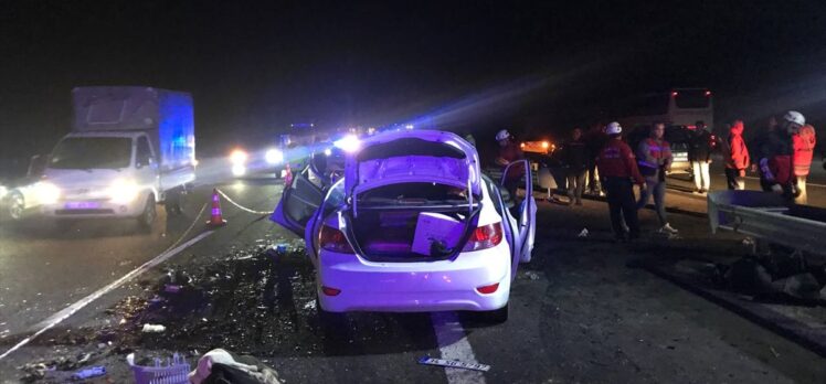 GÜNCELLEME – TAG Otoyolu'nda çekiciyle çarpışan otomobildeki 4 kişi öldü