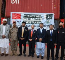 Türkiye'nin Pakistan'daki selzedelere gönderdiği ilk iyilik gemisi Karaçi'ye ulaştı