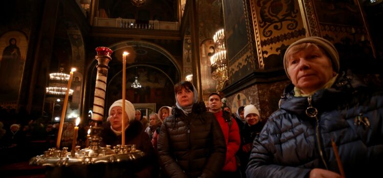 Ukrayna'da savaşa rağmen Ortodoksların Noel Bayramı kutlamaları başladı