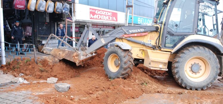 Zam konusunda anlaşamadığı kiracısının dükkanının önüne toprak döktürdü