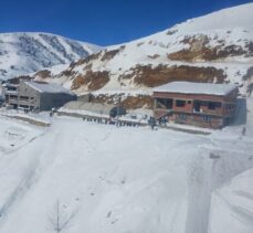 Adıyaman'da enkazdan çıkarılan yaralılar ambulans helikopterle hastaneye ulaştırıldı