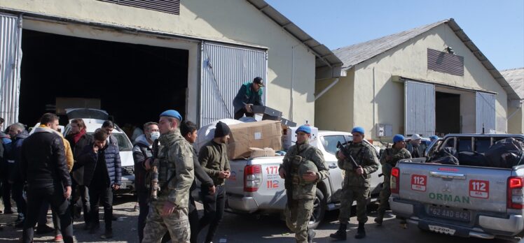 Adıyaman'da insani yardımlar TMO merkezinden dağıtılıyor