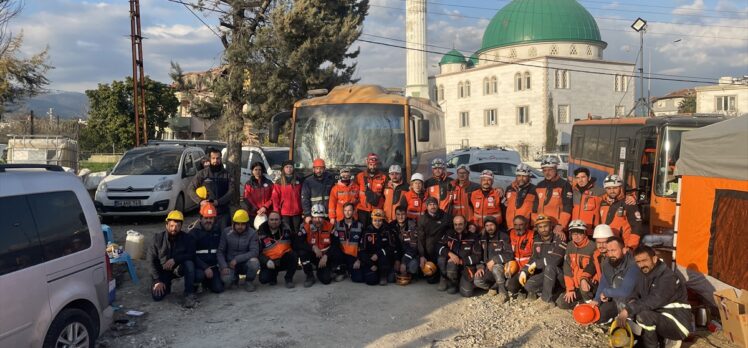 Afet Gönüllüleri, “asrın felaketi”nde can kurtarıyor