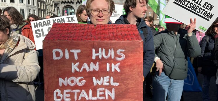 Amsterdam’da konut sıkıntısı ve yüksek kiralar protesto edildi