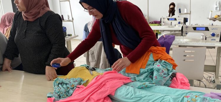 Ardahan'da gönüllü kadınlar depremzedeler için seferber oldu