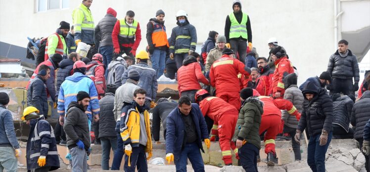 Arnavutluk arama kurtarma ekibi depremin oluşturduğu hasara şaşırdı