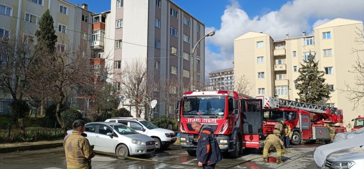 Başakşehir'de sitede bir saat içinde iki dairede yangın çıktı