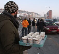 Deprem bölgelerinden Kayseri'ye gelen depremzedeler kent girişinde karşılanıyor