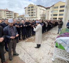 Depremde hayatını kaybeden hamile öğretmenin cenazesi Karabük'te toprağa verildi