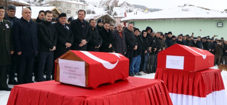 Depremde hayatını yitiren astsubay ile 1 yaşındaki oğlu Çankırı'da son yolculuğuna uğurlandı