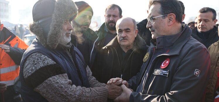 Enerji ve Tabii Kaynaklar Bakanı Dönmez, Elbistan'da çadır kenti ziyaret etti