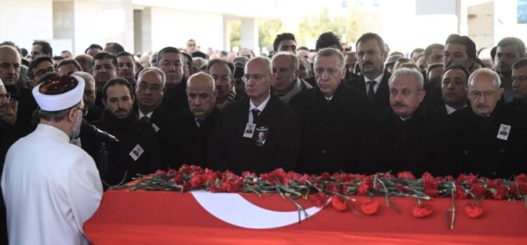 Eski CHP Genel Başkanı ve Antalya Milletvekili Baykal için Ahmet Hamdi Akseki Camisi'nde tören düzenlendi