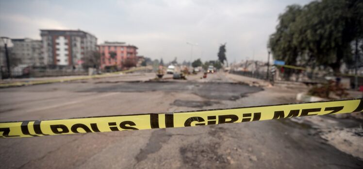 Hatay merkezli depremde bazı yol ve köprüler zarar gördü