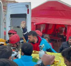 Hatay'da depremden 181 saat sonra iki kardeş enkazdan sağ çıkarıldı