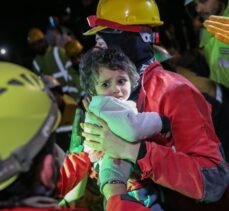 Hatay'da depremden yaklaşık 44 saat sonra anne ve iki yaşındaki kızı kurtarıldı