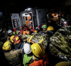 Hatay'da depremin 183. saatinde bir kişi enkazdan sağ çıkarıldı