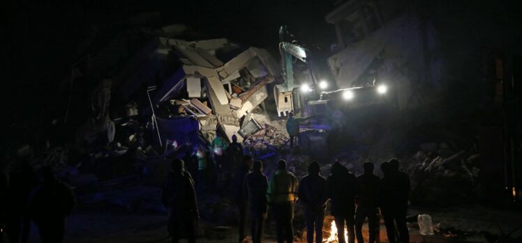 Hatay'da enkaz altında kalan 2 kadın 48 saat sonra kurtarıldı