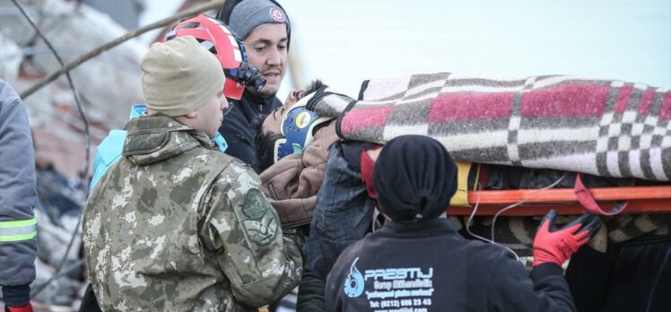 GÜNCELLEME – Hatay'da enkaz altında kalan aileden bir kız çocuğu daha kurtarıldı