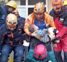 Hatay'da enkazdan 2 yaşındaki çocuk 79 saat sonra kurtarıldı