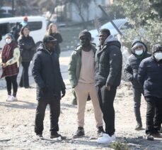 Hatay'da yıkılan rezidansın enkazında çalışmalar sürüyor