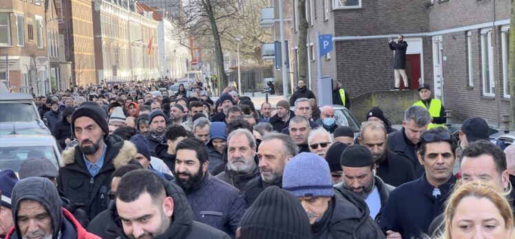 Hollanda’da Müslümanlar Kur'an-ı Kerim'e yönelik saldırıları protesto etti