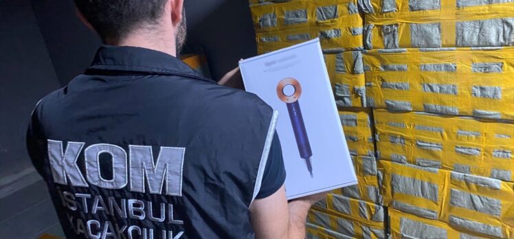 İstanbul merkezli 4 ildeki kaçak elektronik ürün operasyonunda 12 şüpheli yakalandı