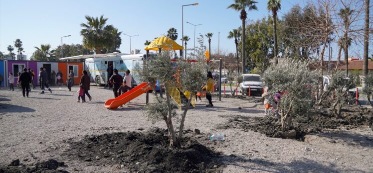 İstanbul'daki belediyelerin deprem bölgesine yardımları sürüyor