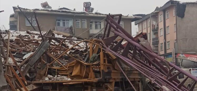 Kahramanmaraş merkezli ikinci depremde enkaz altında kalan askeri araç kışlasına taşındı