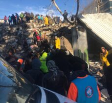 Kahramanmaraş'ta depremden 37 saat sonra enkazdan bir kişi kurtarıldı