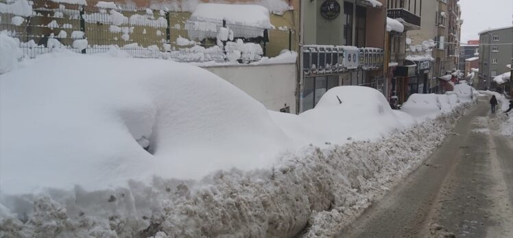 Karadeniz'de kar nedeniyle 5 ilde 759 yerleşim yerine ulaşım sağlanamıyor